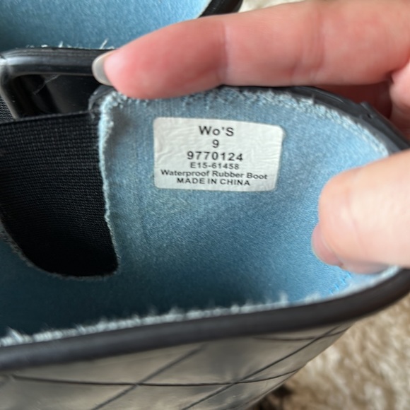 SOLD! Sperry Rain Boots - Picture 4 of 6